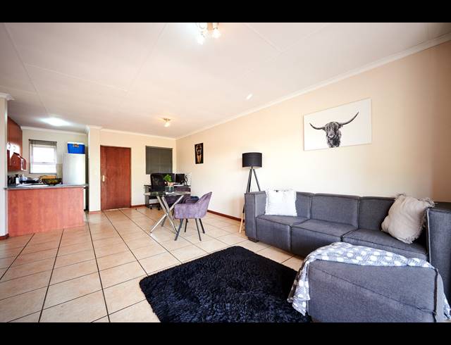 2 BEDROOM APARTMENT FOR SALE IN SUNNINGHILL